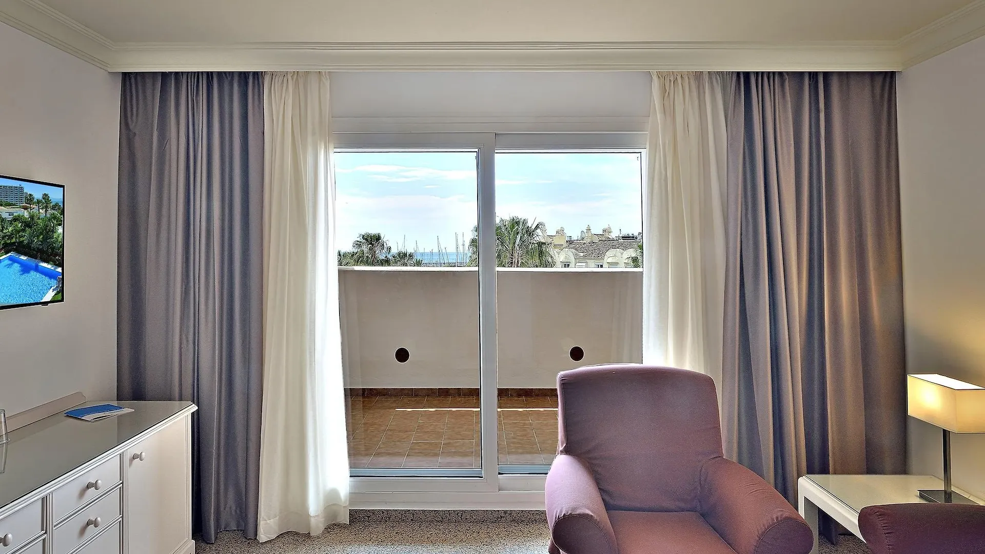 Mac Puerto Marina Benalmadena Hotel 4*,